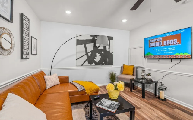 East Passyunk Trendy Apartment
