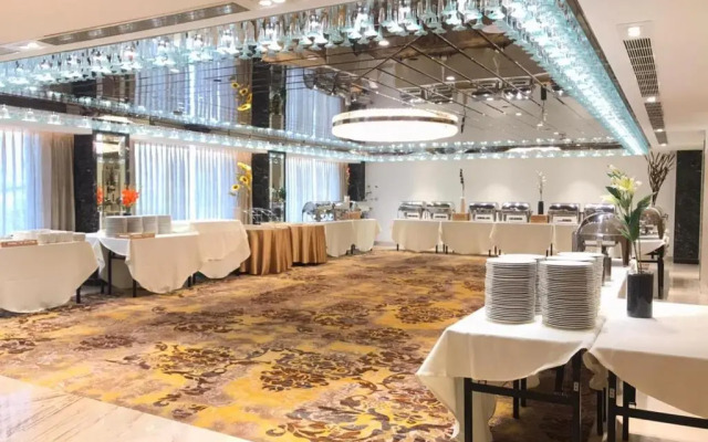 KAY-EM Spectra Hotel
