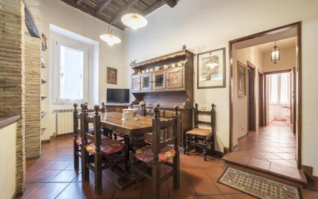 Trastevere Roomy Apartment