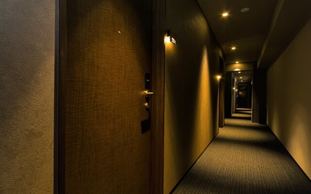 MINAMISENBA Crystal Hotel