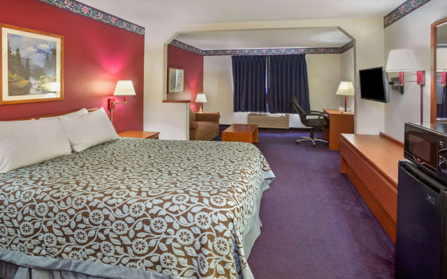 Days Inn & Suites by Wyndham Gresham