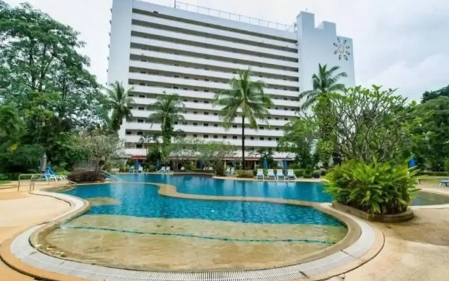 Patong Beach Gardens - Pool, Fast Wifi, Smart TVs