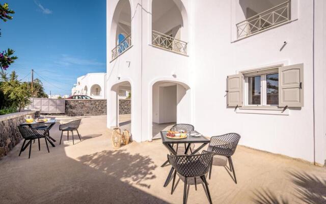 THEALOS SANTORINI close to square