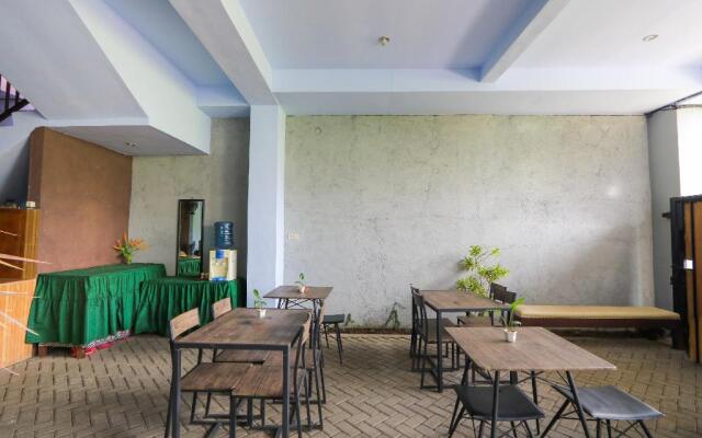 OYO 2453 Artha Graha Vip