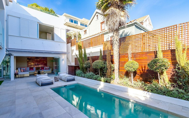 YOLO Spaces - Clifton Private Beach Villa