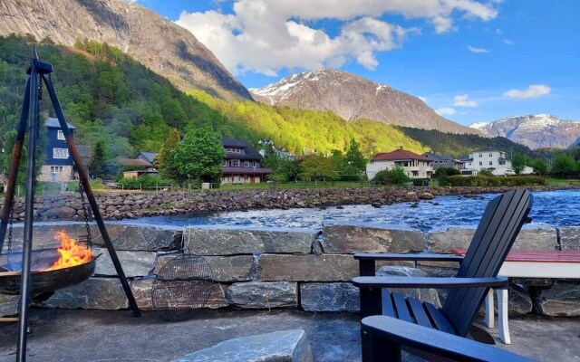 Eidfjord Riverside Apartments & Glamping