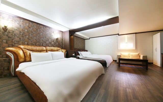 Goodstay Diamond Hotel