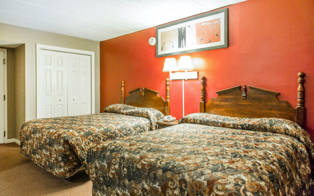 Econo Lodge Inn & Suites Groton