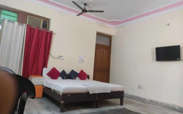 OYO 91853 Hotel White House