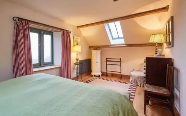 Host Stay Llewenau Draw Barn