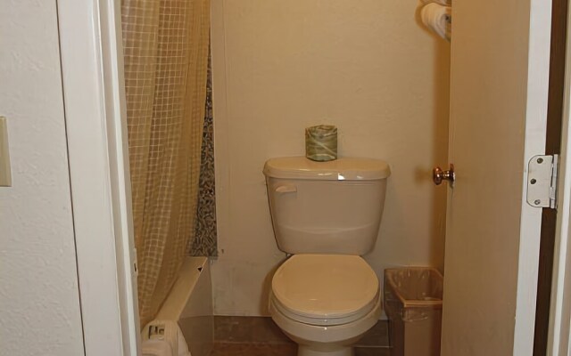 Chestnut Tree Inn Portland Mall 205