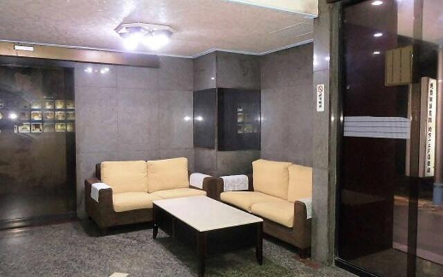 Modern Plaza Hotel