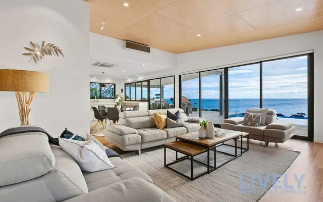 The Ocean s Edge Luxury Entertainer With Views