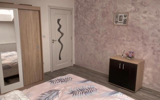 Apartament cu 2 camere, spatios si confortabil.