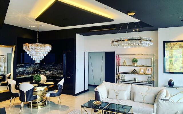 Apartments in Sky Tower with Bathtub near the window