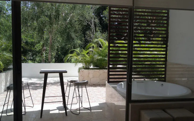 Loft with Jungle View hosted by Olahola