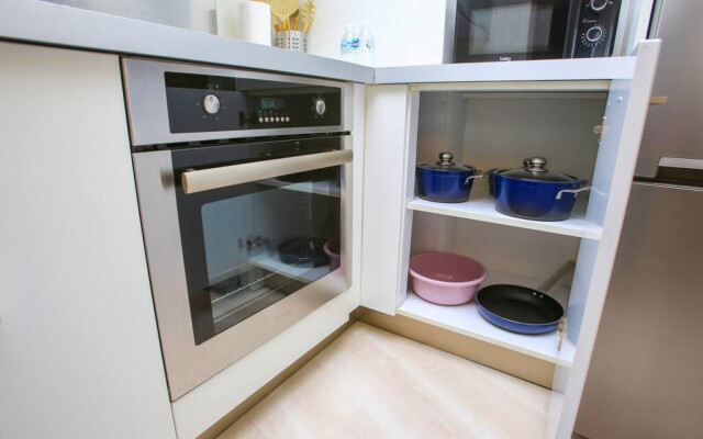1-B Luxury Apt near Mall of IST