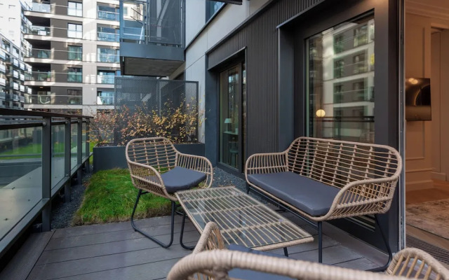 Mennica Amazonit by Renters Prestige