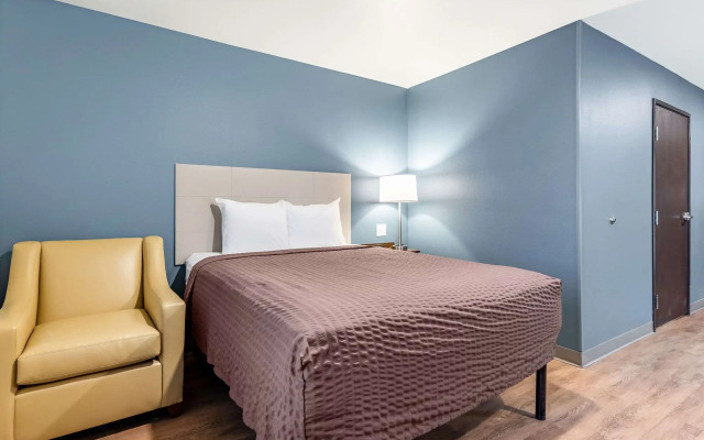 WoodSpring Suites Indianapolis Airport South