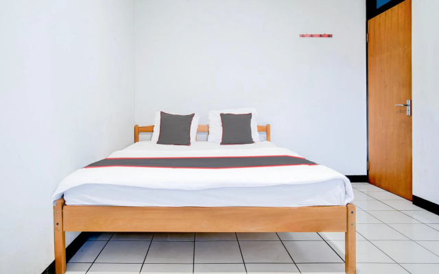 SPOT ON 3940 Villa Gunung Agape – Guest Rooms – Cipanas