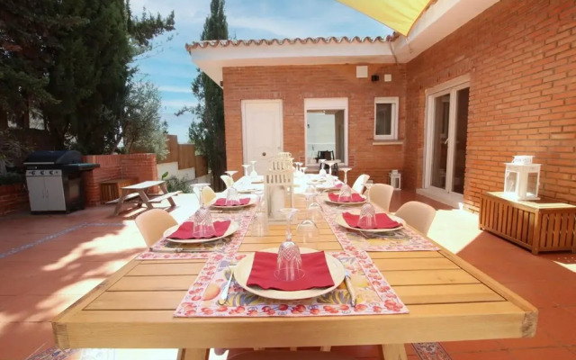 Tess Villa Olmos in M Laga