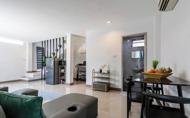 Tiny House Srinakarin At Sri Bearing Station