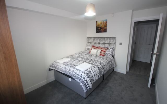 Holden Court Apartment - Apt 1