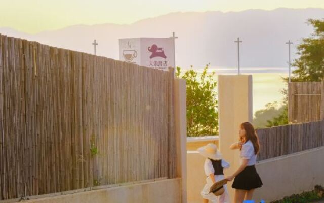 Elephant Study • Cliff Sea View Truffle Hot Spring Boutique Hotel (Fuxian Lake Scenic Area)