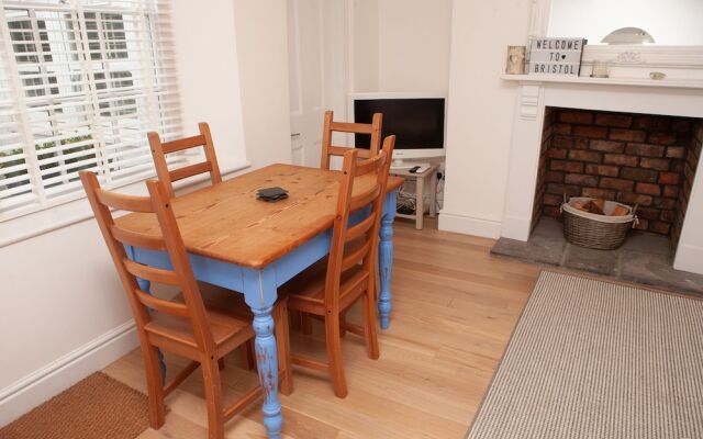 2 Bedroom Apartment in Prime Clifton Location