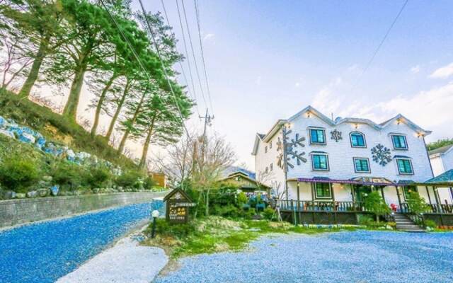 Muju Snowflower Travel Pension