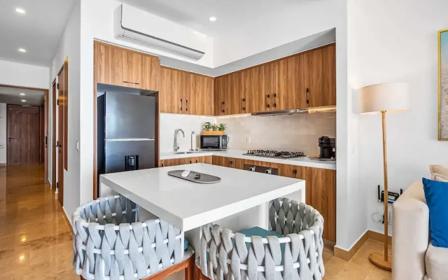 Oceanfront 1BR With Balcony - Sea View Pools
