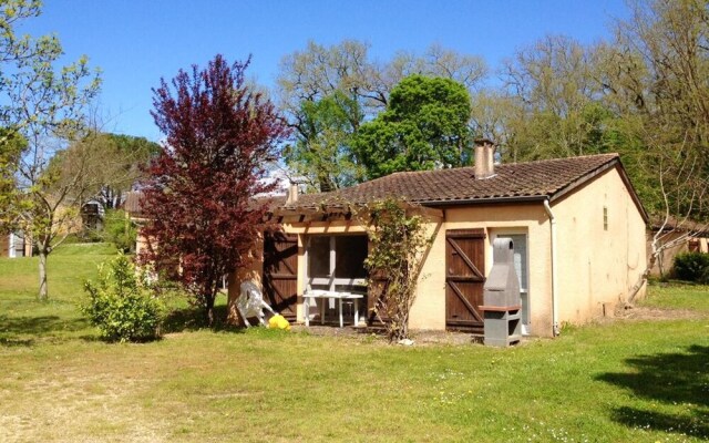House With 2 Bedrooms in Puy-l'évêque, With Shared Pool, Enclosed Garden and Wifi