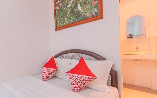 Oyo 2229 Dolfie Residence