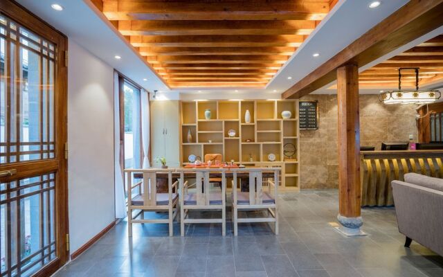 The Autumn Moon Home Lijiang Qianqiu Mansion Inn
