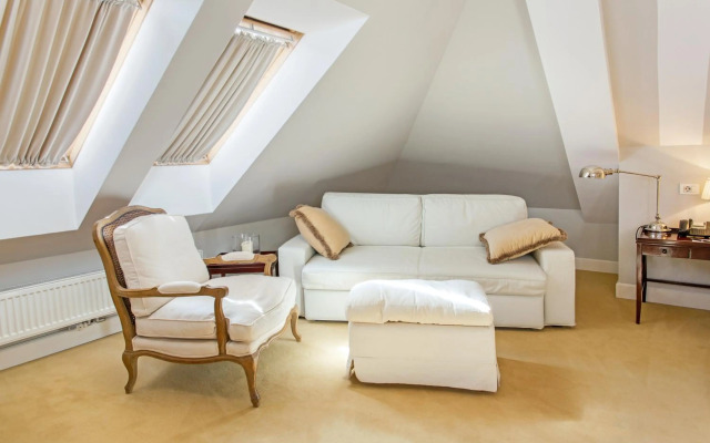 Lesar Hotel Angel