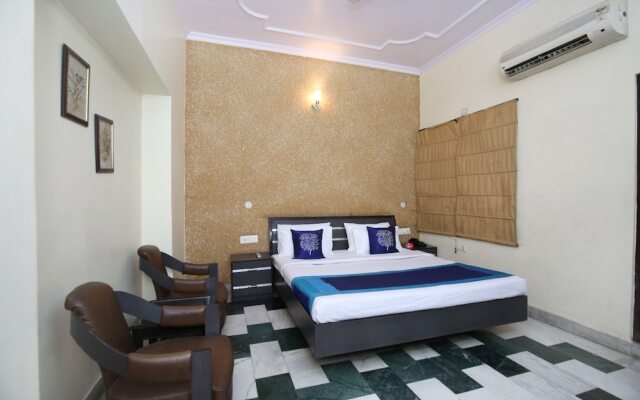 OYO 10111 Hotel Roopa International