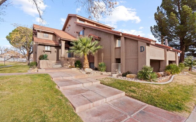 Hikers Hideaway Cozy Resort Condo w/ Pool & More