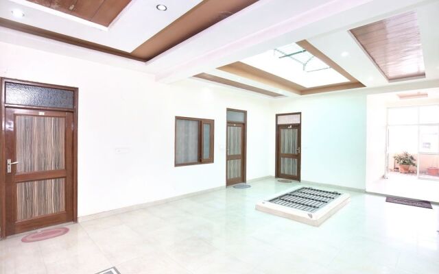 OYO 4738 Hotel Re-Birth