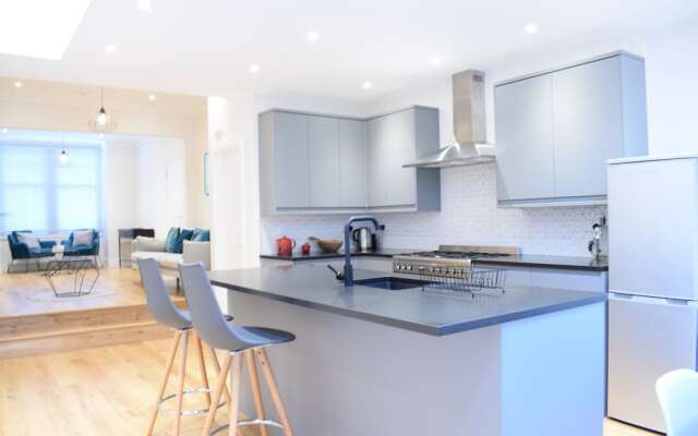 3 Bedroom Garden House in Earlsfield