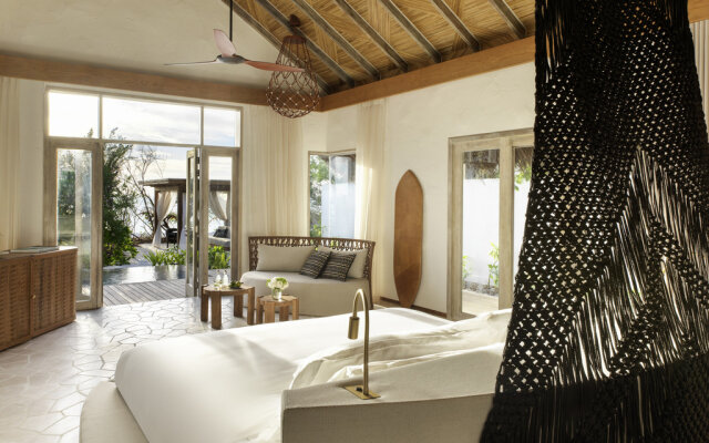 Fairmont Maldives, Sirru Fen Fushi