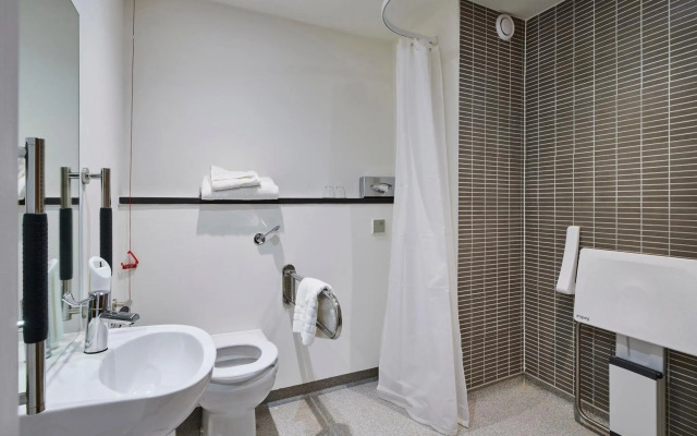 Holiday Inn Leeds Garforth by IHG