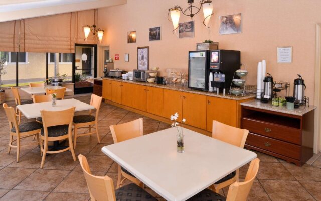 Red Lion Inn & Suites Cathedral City