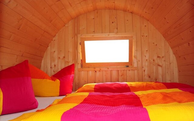 Mini Hotel Übernachten Im Gurkenfass