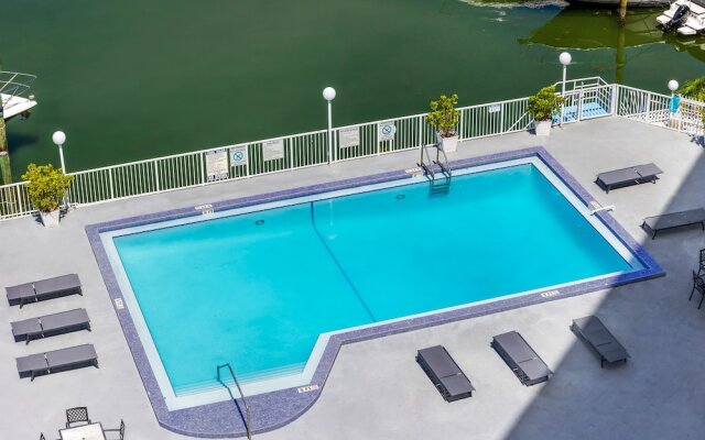 Waterfront One-Bedroom Apt