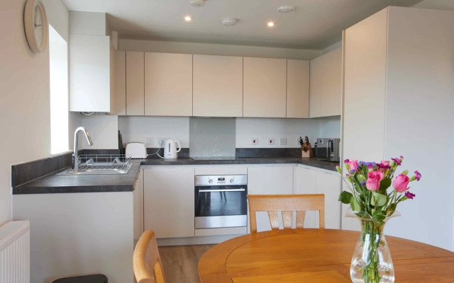 Ebbsfleet International Apartment