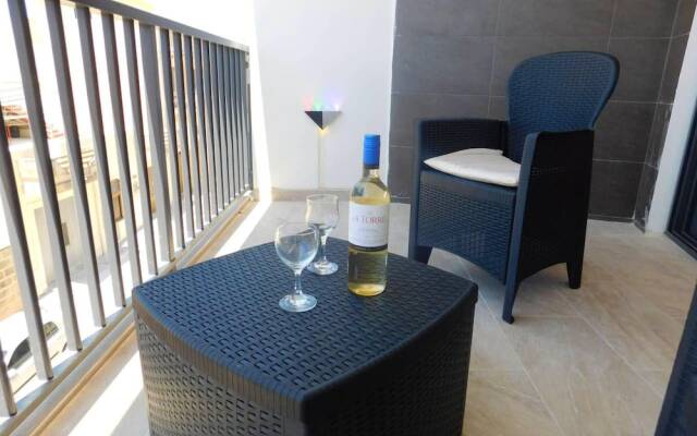 Apartment with 2 Bedrooms in Għajnsielem, with Wonderful Sea View, Furnished Terrace And Wifi