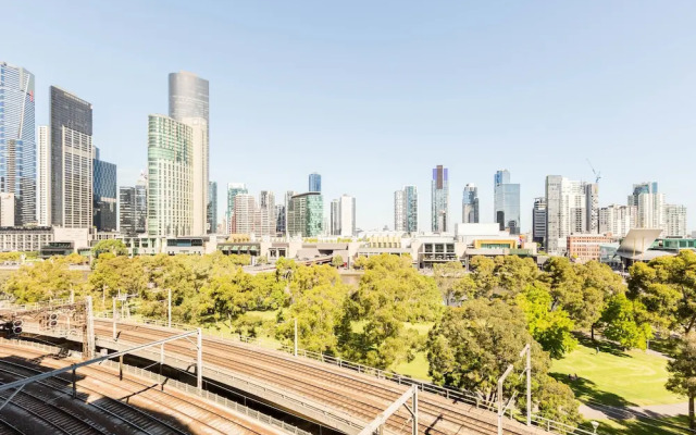 Leila, 1BDR Melbourne Apartment