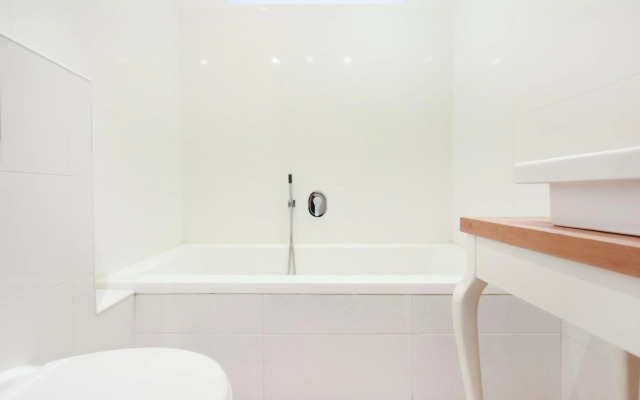 Spacious 2BR in Ben Gurion blvd by HolyGuest