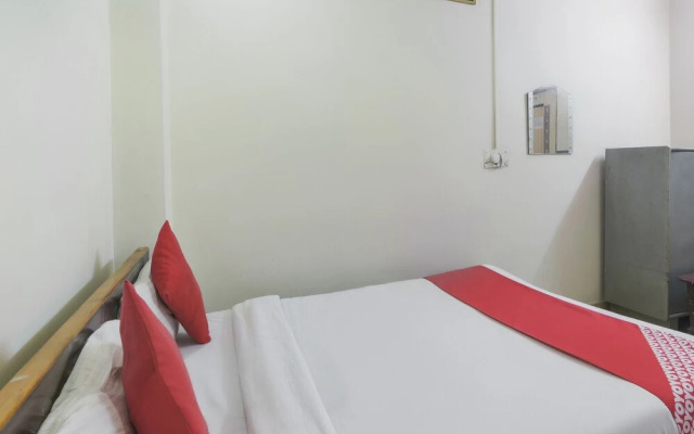 Oyo 4472 Hotel Chandra Deep