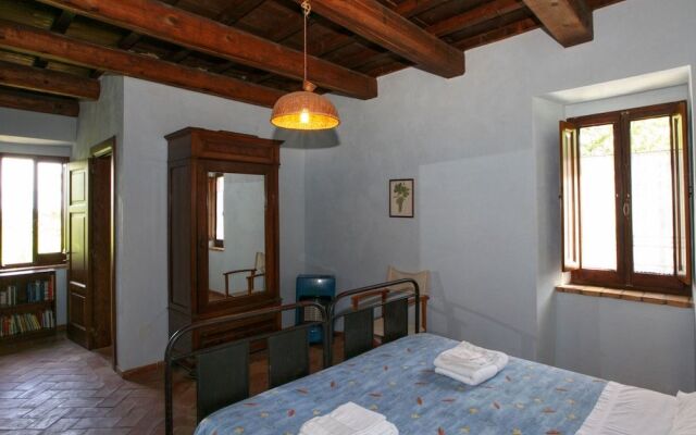 Cozy Cottage in Abbateggio with Garden